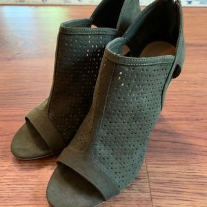 Cute Heels- never worn